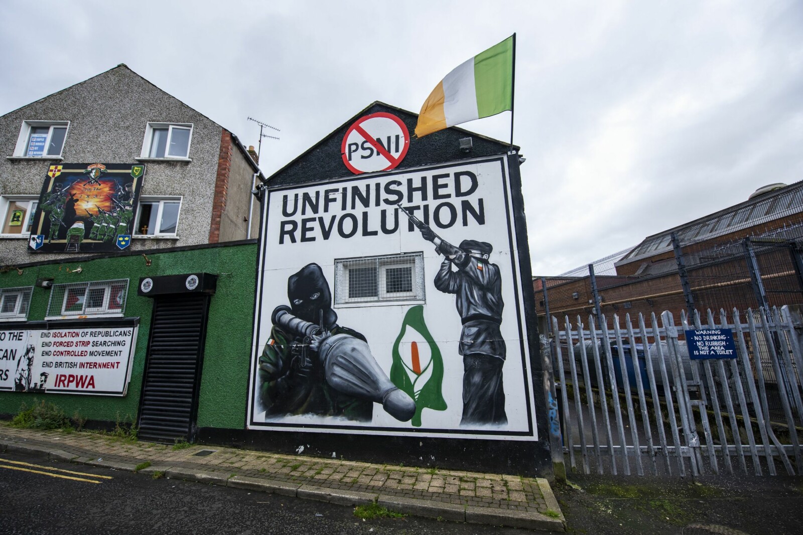 <b>NASJONALISME:</b> Ingen tvil om hvor sympatien ligger i gaten som fører ned til den katolske bydelen Bogside.