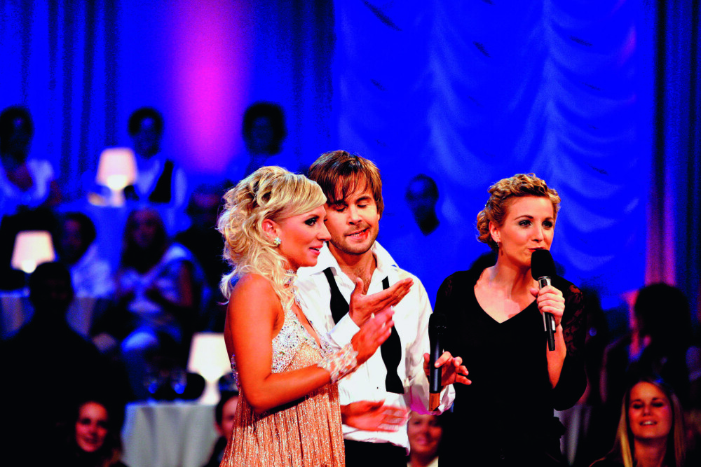 <b>BLODIG:</b> Kristian Ødegård fikk en blodig leppe da dansepartner Alexandra Kakurina ga ham en albue i ansiktet under direktesendingen. <b>BLODIG:</b> Kristian Ødegård fikk en blodig leppe da dansepartner Alexandra Kakurina ga ham en albue i ansiktet under direktesendingen.