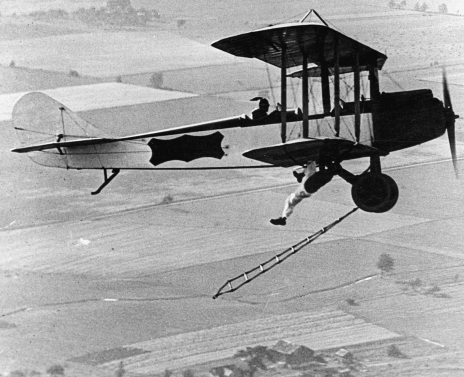 <b>UTEN BELTE:</b> Carter G. Buton gjorde ikke noe stort nummer av å gå på oppdagelsestur på fly − mens det var i luften. 