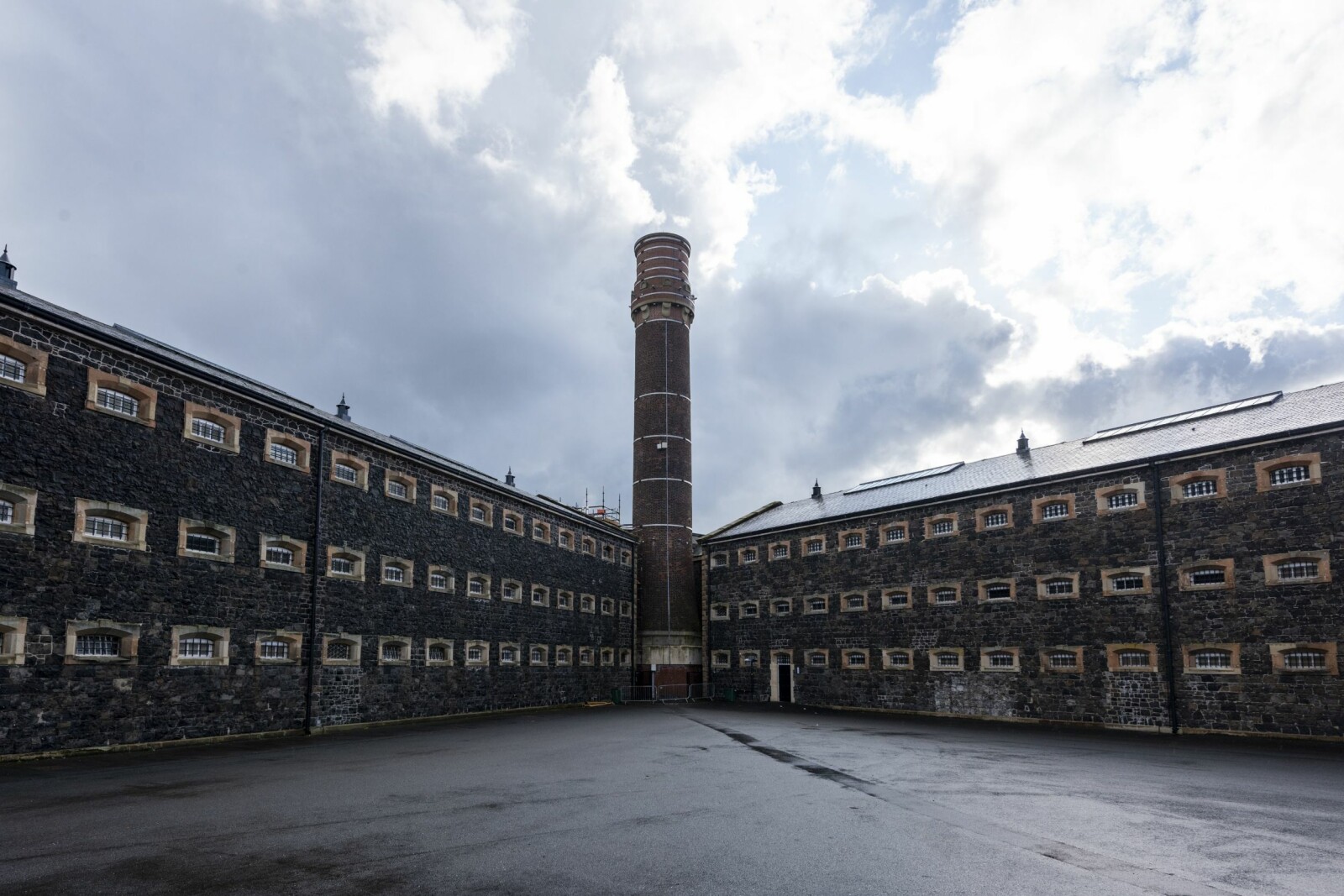 <b>OVERVÅKING:</b> Crumlin Road Prison ble bygget etter filosofen Jeremy Benthams ideer om overvåking. Som utformingen av tårnet.
