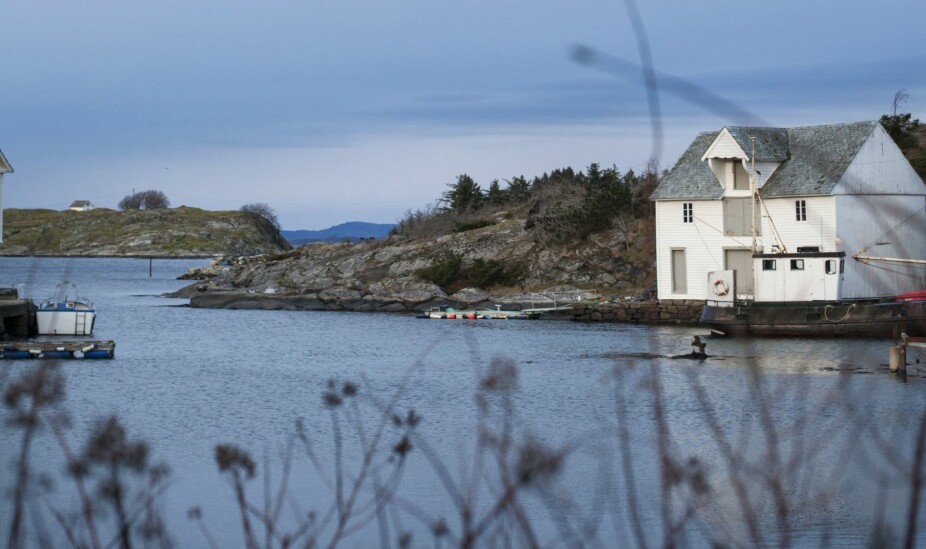 SNART JUL: Austevoll i desember. Her blåser det så mye at snøen sjelden legger seg.