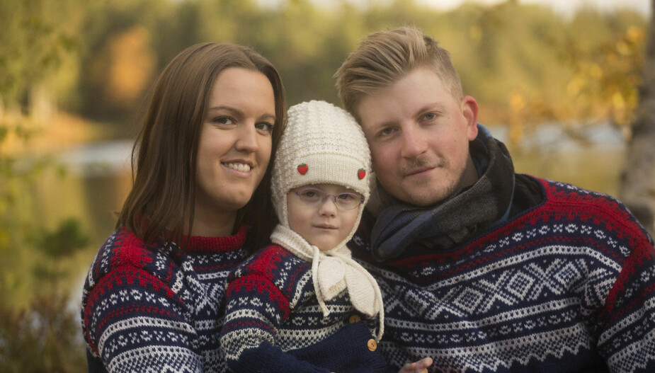 TAKKNEMLIGE: Mamma Karoline og pappa Christoffer gleder seg over å ha blitt foreldre til Ine, som nå har blitt 3 år.