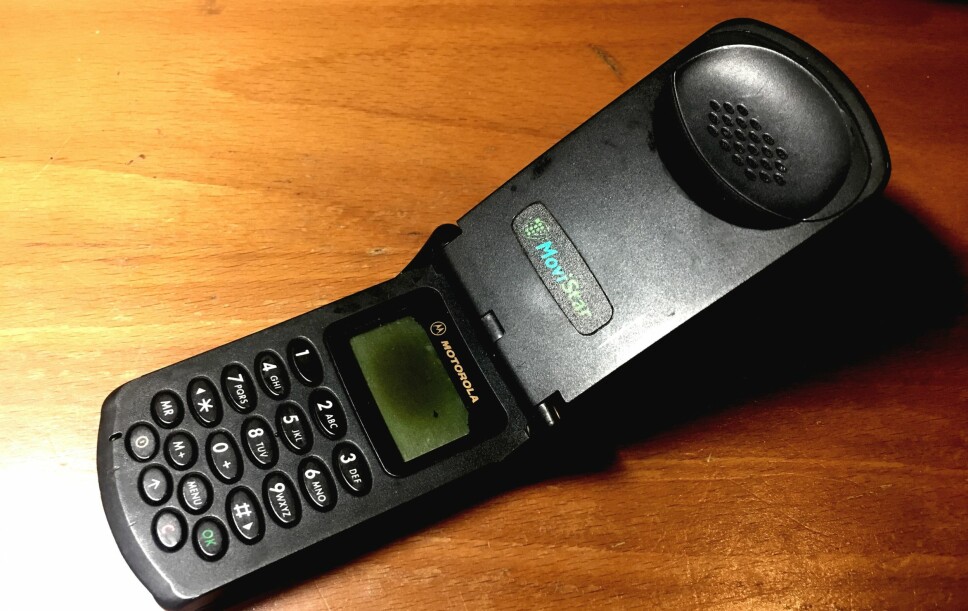 <b>FLIPPMOBIL:</b> Motorola StarTAC ble lansert i 1996 og var den første klapptelefonen- StarTAC etterfulgte MicroTAC.