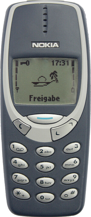 <b>NOKIA 3310:</b> I september 2000 kom Nokia 3310 for å overta etter suksessen Nokia 3210. Telefonen har fått legendestatus på grunn av god holdbarhet og en evigvarende batterilevetid.