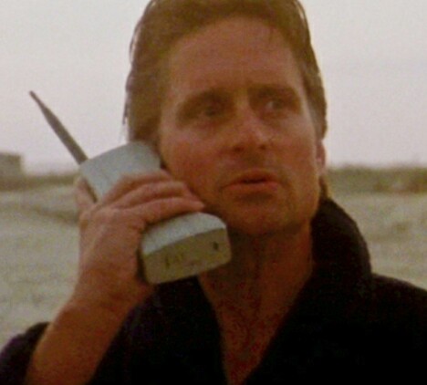 <b>IKONISK:</b> Scenen der Gordon Gekko snakker i mobilen er hysterisk morsom i dag, men da filmen kom i 1987 var Motorola DynaTAC 8000X noe av det feteste du kunne eie. Vi tviler sterkt på om denne kommer i en retroutgave.