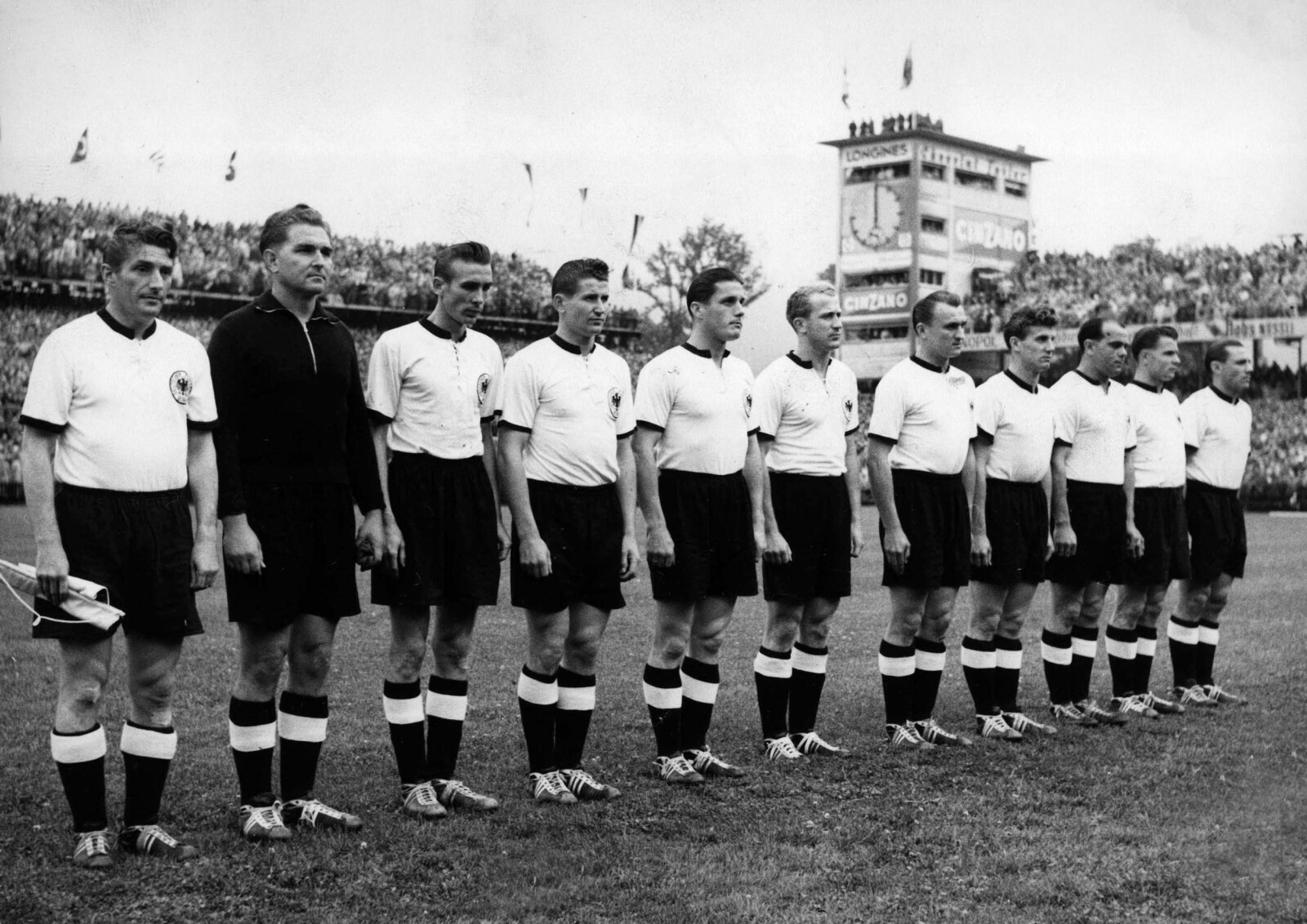 <b>FORTSATTE BRUKEN:</b> Her er det tyske fotballands­laget som vant fotball-VM i 1954. Senere er det blitt dokumentert at et antall av spillerne på dette laget fikk injeksjoner med Pervitin.