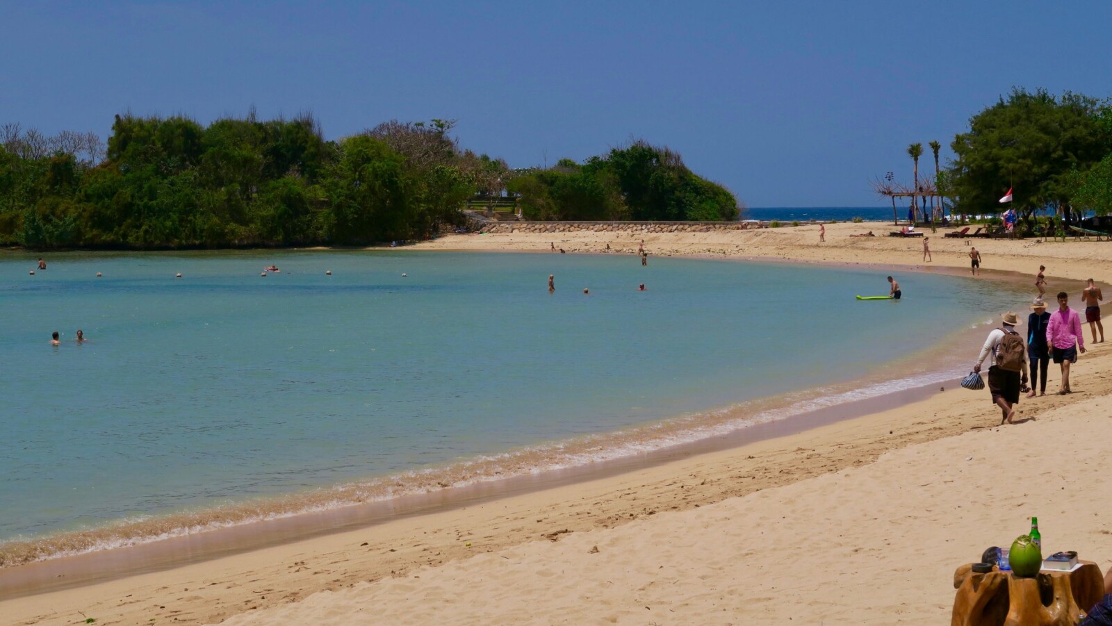 <b>STILLE STRAND:</b> En bukt med en stille strand i Nusa Dusa.  