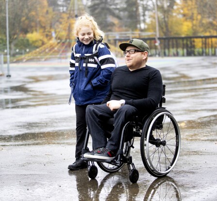 <b>STOLT ONKEL:</b> Jan-Erik har et nært forhold til sin niese Thea. Han tilbringer mye tid med henne innimellom skriveøktene. <b>STOLT ONKEL:</b> Jan-Erik har et nært forhold til sin niese Thea. Han tilbringer mye tid med henne innimellom skriveøktene.