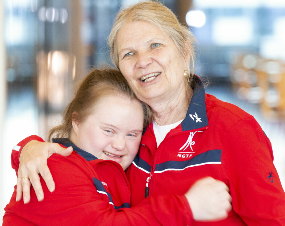 Hovedtrener i Stabekk turnforening, Katelyn Garbin sammen med hjelpetrener, mamma Brenda Garbin.