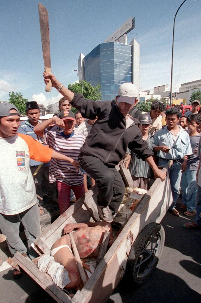 <b>INDONESIA:</b> To kriminelle gjenger braket sammen i Jakarta med dødelig utgang. Macheter var våpen.