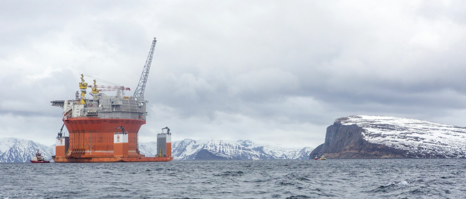<b>MEST I NORD:</b> Størstedelen av de norske oljereservene ligger i Barentshavet der Goliat-platt­formen, her ved Hammer­fest, skal hente opp det svarte gullet.