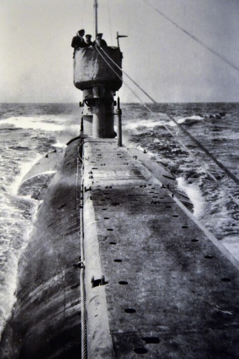 <b>FØRSTE UBÅTKRIG:</b> Ubåtene i verdens første virkelige ubåtkrig måtte se opp for mange farer; destroyere, miner, zeppelinere og andre ubåter.