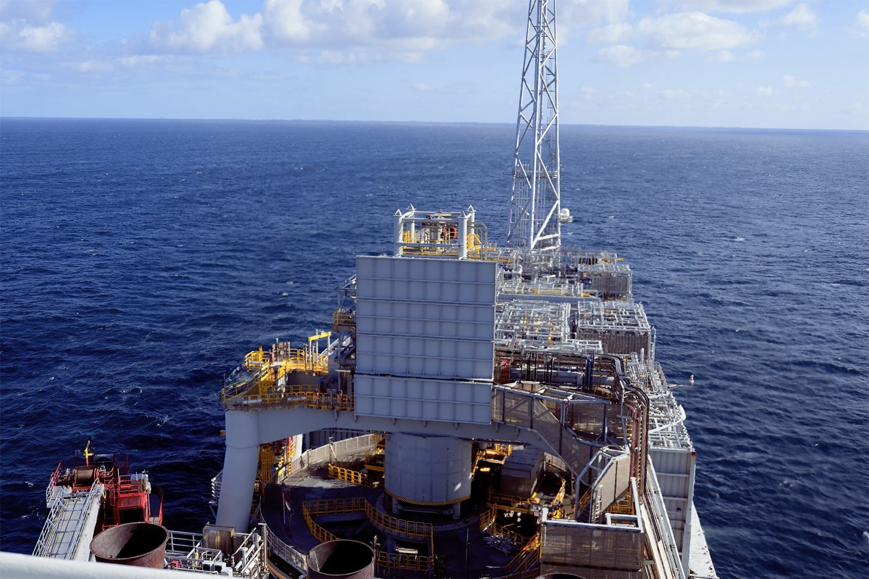 TOPP MODERNE: Ivar Aasen-plattformen har vært i drift i tre år. Roboter og 250 000 sensorer sørger for at alt fungerer som planlagt.