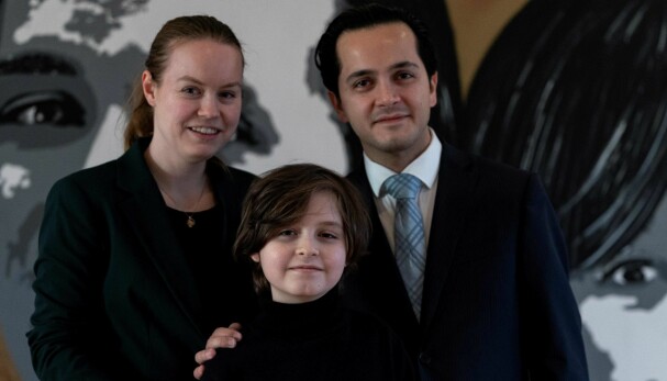 VIDUNDERBARN: Belgiske Laurent Simons (9) avbildet sammen med foreldrene Lydia og Alexander i Amsterdam høsten 2019 VIDUNDERBARN: Belgiske Laurent Simons (9) avbildet sammen med foreldrene Lydia og Alexander i Amsterdam høsten 2019