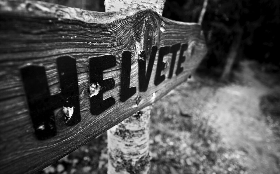 RELIGION: Helvete er et sted i Norge, men det er også et banneord som språkforsker Ruth Vatvedt Fjeld har plassert inn under kategorien «religion» når hun har laget Norges første banneordbok.