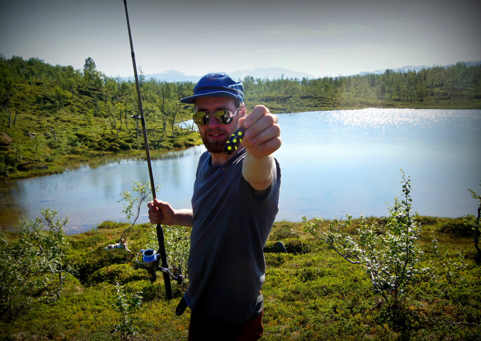 KLASSIKER: Undertegnede med en klassiker av en ørretsluk.
