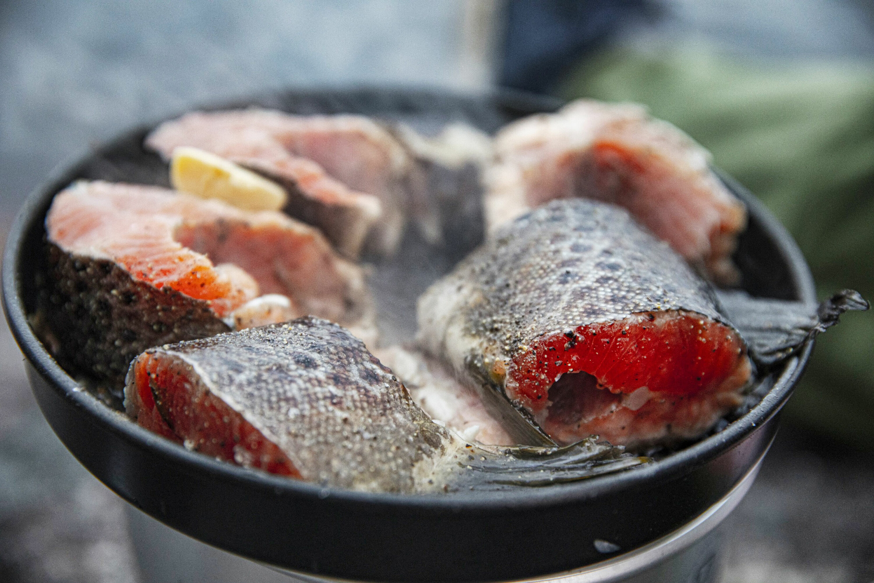 BELØNNING: Herlig ørretmiddag!