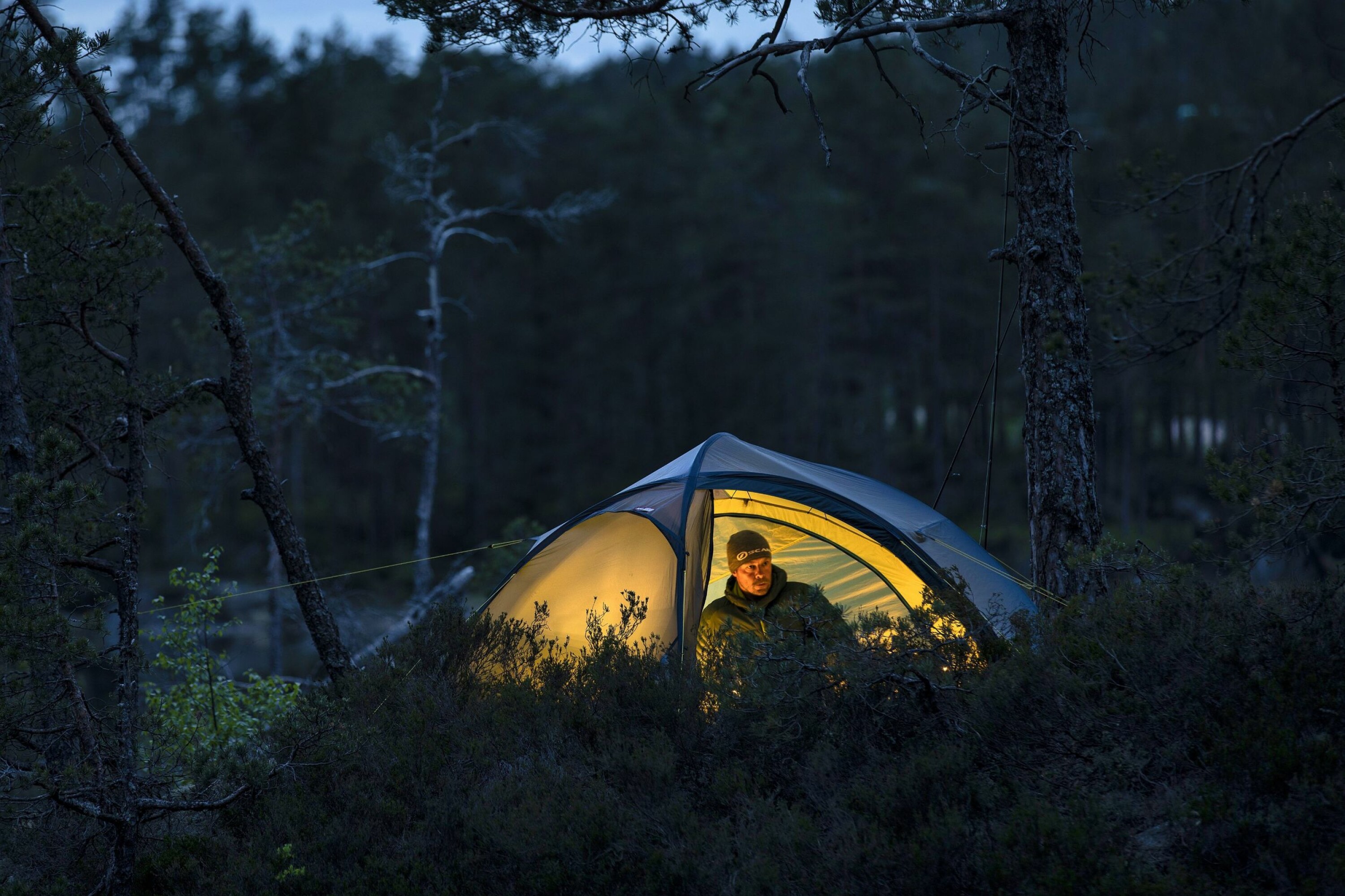 IDYLLISK: Jeg nyter den sene maikvelden. Kanskje venter stor-fisken i morgen?