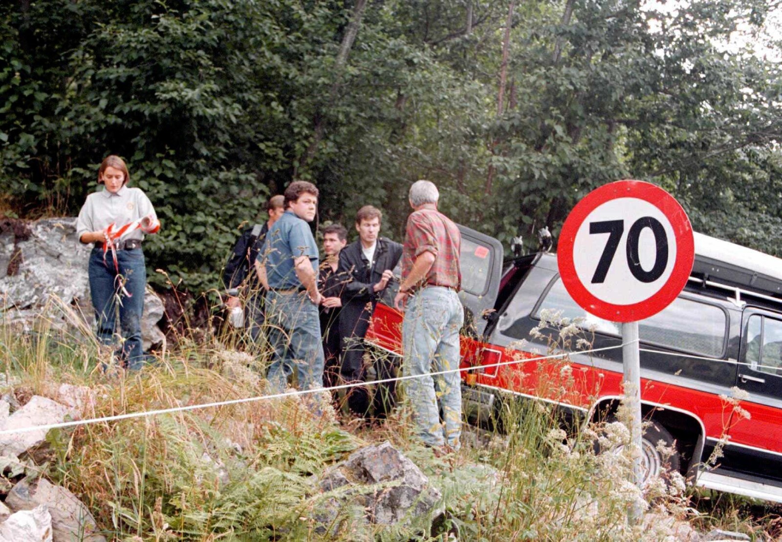 <b>ÅPNE SÅR:</b> Levningene av Trude Espås ble funnet i Geiranger i 1996. Drapet er fortsatt uløst, men blir aldri foreldet. Én av etterforskerne i blå skjorte på bildet er Asbjørn Hansen, nå pensjonert fra politiet og ekspert i TV-programmet Åsted Norge.