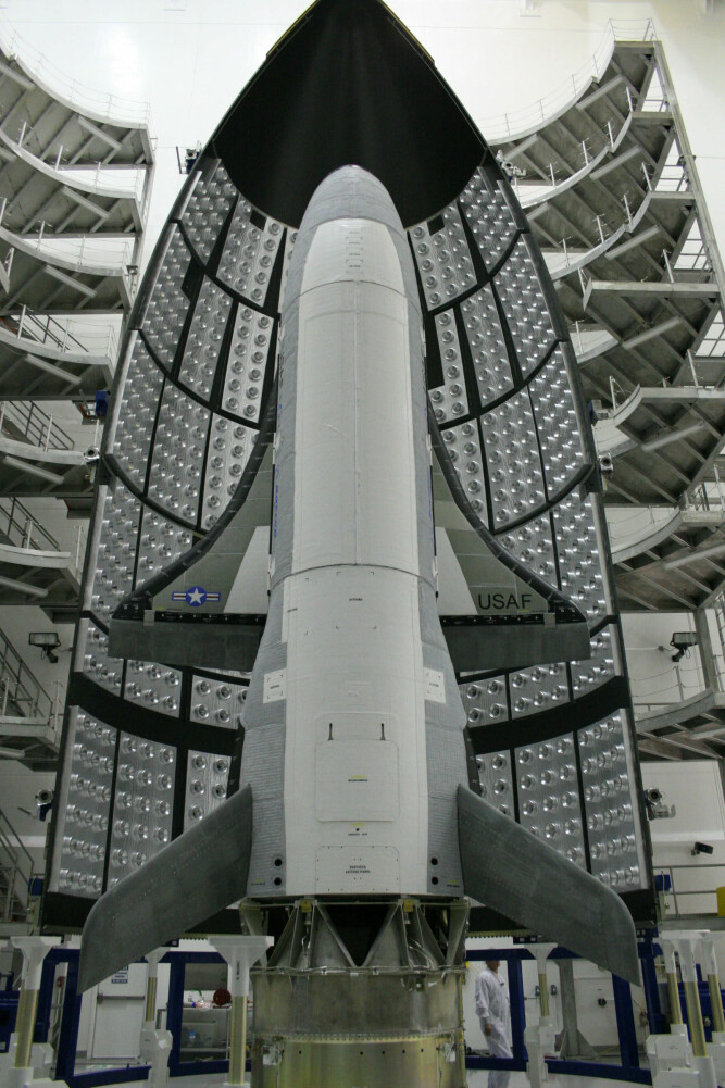 <b>PLASS I NESEN:</b> X-37B får plass inne i nesen til en bærerakett og kan skytes opp på samme måte som en satellitt.