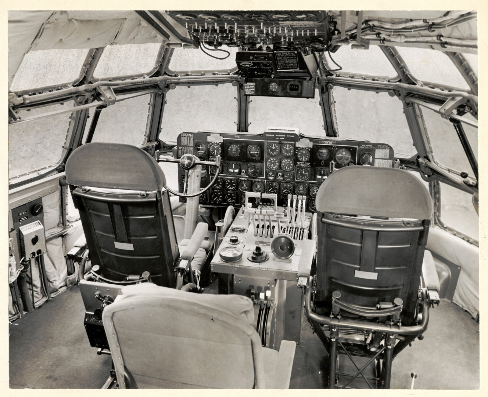 <b>LUFTIG:</b> Cockpiten i Stratocruiser var langt luftigere enn i dagens passasjerfly. 