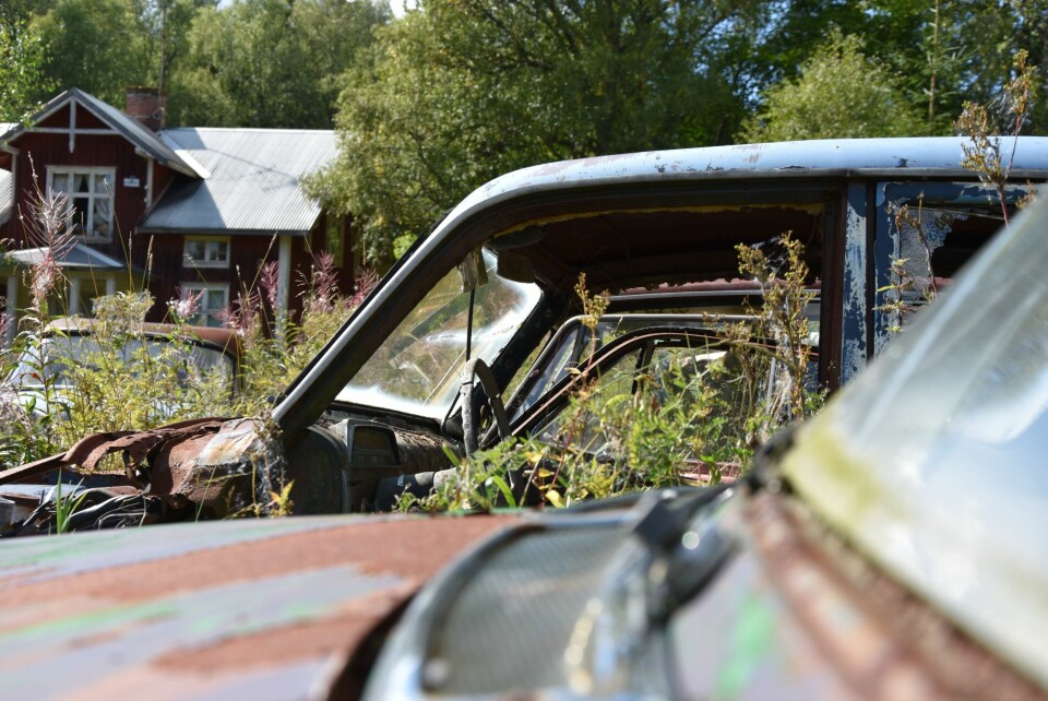 OMSTRIDT: Bilskroten har ikke alltid vært populær i nærområdet, men er nå akseptert som et frilufts-museum og trekkplaster.