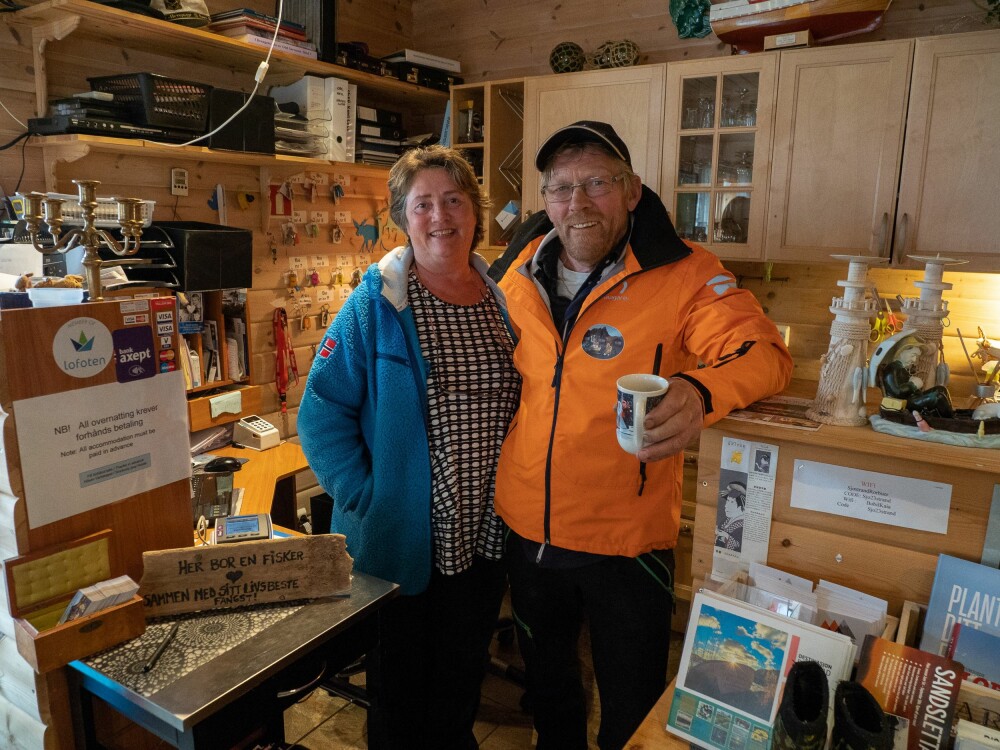 <b>BOBILPLASSER:</b> Ekteparet Mary Ann og Børge Iversen driver Sjøstrand Rorbuer på Ballstad.