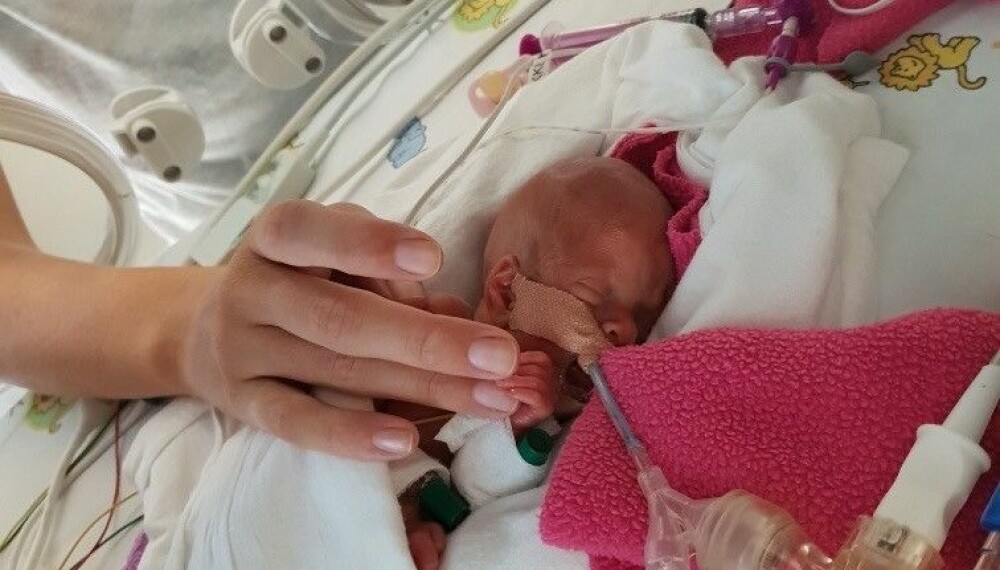 TRAGEDIE: Vesle Helén eide bare et halvt kilo og var svak da hun ble født. Den lille kroppen kjempet i flere dager på sykehuset, men livet sto ikke til å redde.