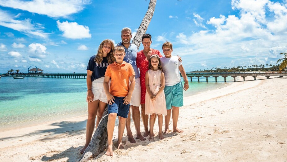 <b>DRØMMEREISE:</b> Høstferie på Maldivene. Fra venstre Cornelia (14), Marcus (11), Christian, Monica, Ella (9) og Martin (12).