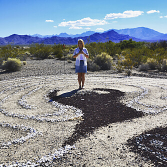 <b>PÅ JOBB:</b> Vibecke driver firmaet Soul Energy in Motion. En non-profit stiftelse med formål om å bistå jordens, menneskeheten og universets evolusjon gjennom kjærlig veiledning fra universell kraft. Her er hun fotografert ved Goddess Temple i Indian Springs i USA. 