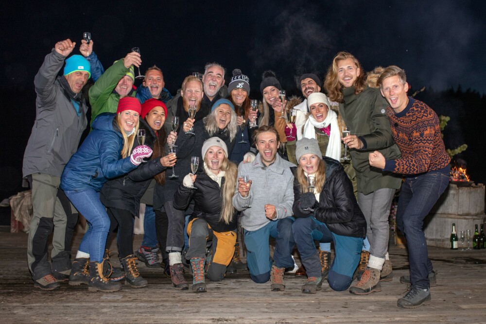<b>HYLLET VINNEREN:</b> Alle deltagerne i «Farmen» 2019 og programleder Gaute Grøtta Grav var med på seiersfesten til Erik. <b>HYLLET VINNEREN:</b> Alle deltagerne i «Farmen» 2019 og programleder Gaute Grøtta Grav var med på seiersfesten til Erik.