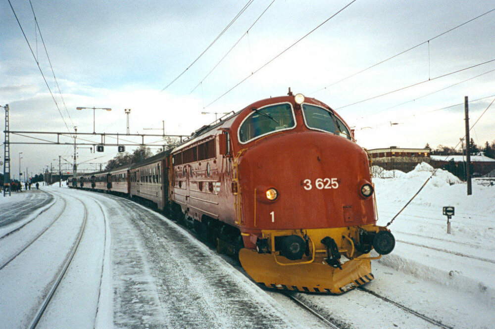 <b>ULYKKES-LOK:</b> Diesellokomotivet 625 var en trofast traver på Røros­banen frem til kollisjonen med lokaltoget på Åsta, 4. januar 2000.