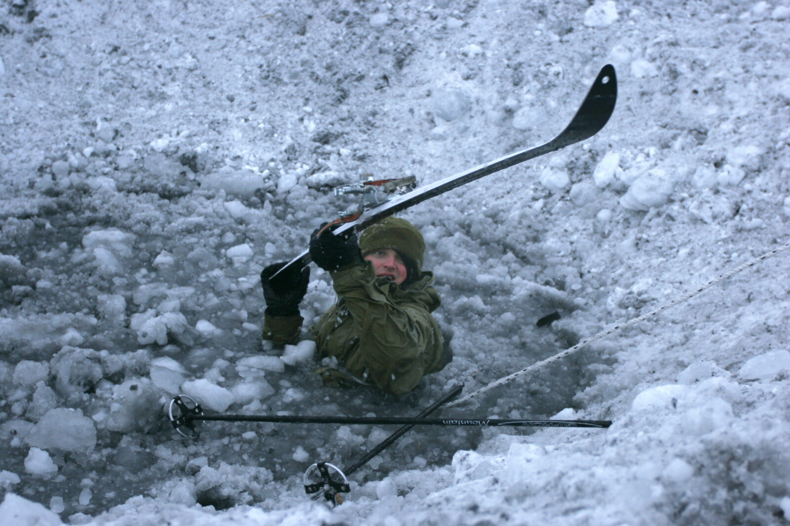 <b>ISBAD:</b> Under vintertreningen øver soldatene på det verste som kan skje: Å klare seg selv om man går gjennom isen.
