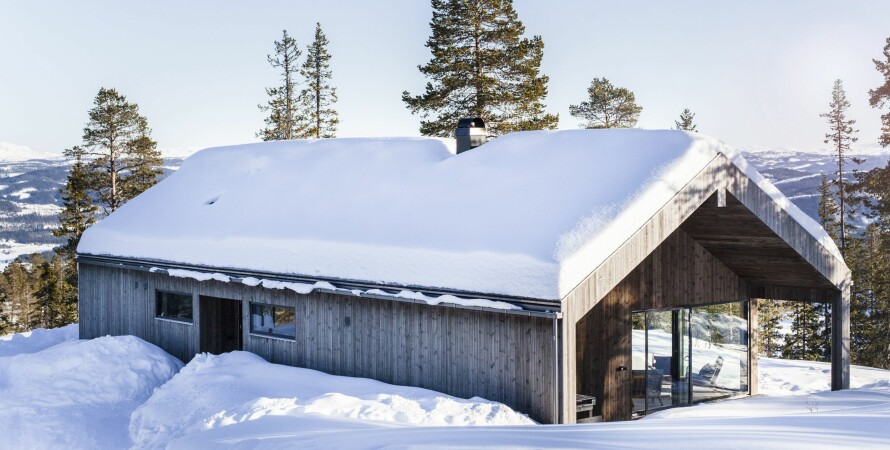 DESIGNET SELV: Hytta er i sin helhet designet av Hanne og Roar. I dag kan også andre nyte godt av deres grundige arbeid; sammen med et vennepar har de etablert firmaet Neo Hytter.