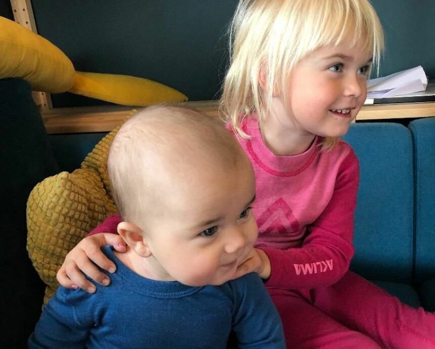 - DE HAR ALT DE TRENGER: Derfor prøver mamma Ida å begrense julegavene. De gir også bort brukte gaver. - DE HAR ALT DE TRENGER: Derfor prøver mamma Ida å begrense julegavene. De gir også bort brukte gaver.