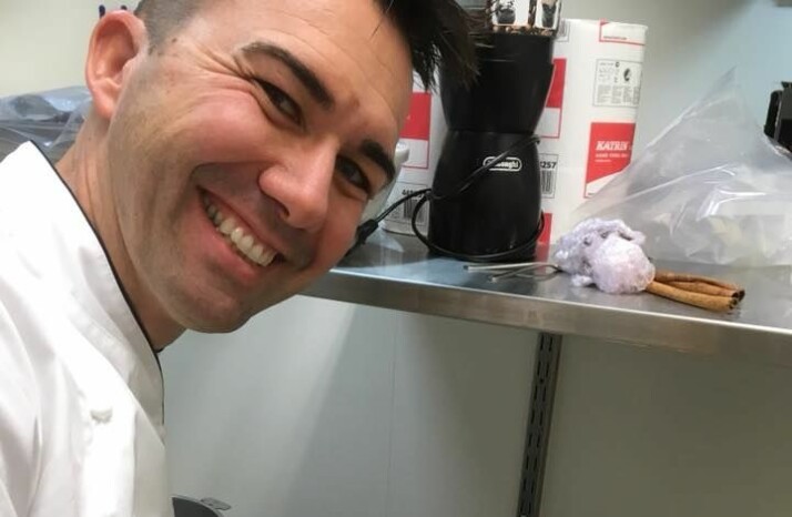 Tine-konditor Bernhard Azinger deler sine beste pepperkake-tips.