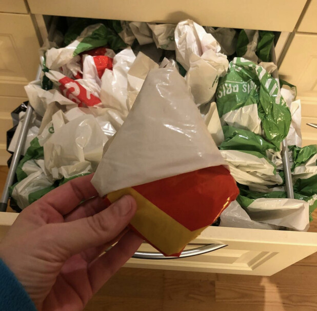 PERFEKT POSE: Eller? Svigermor og Line Victoria er ikke enige. PERFEKT POSE: Eller? Svigermor og Line Victoria er ikke enige.