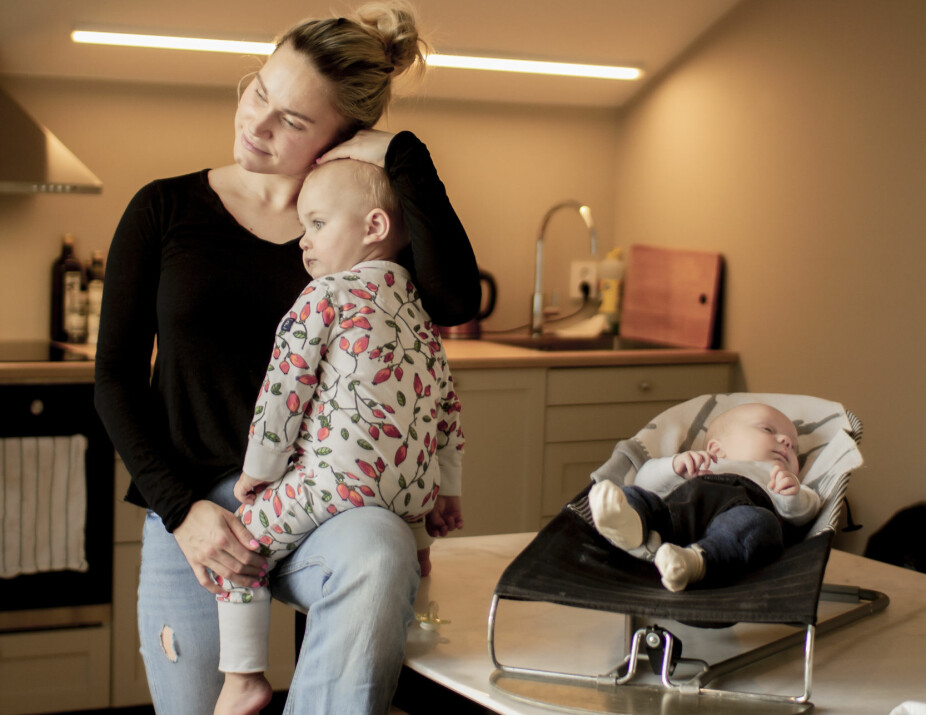 MOR OG SØNN GRÅT I KOR: Den lille sønnen til Sala Haga Nilsen skrek av sult, mens mor hadde uutholdelige smerter. For Nilsen ble forsøket på å få til ammingen verre enn fødselen i seg selv. Da hun fikk lille Lennox ga hun alt enda en gang, men endte til slutt med sin egen, personlige amme.