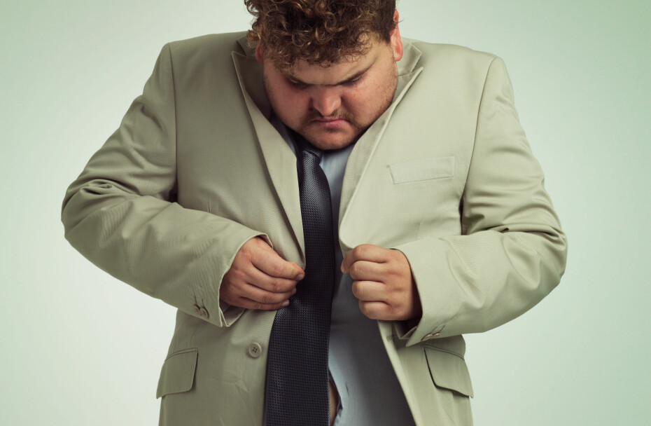 FOR LITEN DRESS: Har du vokst i høyden eller bredden, så kan det være lurt å prøve dressen litt før festen starter. En skreddersydd dress er kanskje et godt alternativ om du har en «utfordrende» fasong.