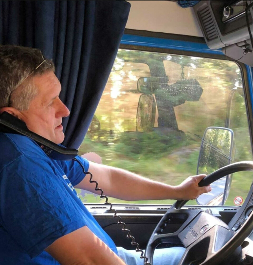 GJENNOMFØRT: Selv mobilen er tidsriktig.