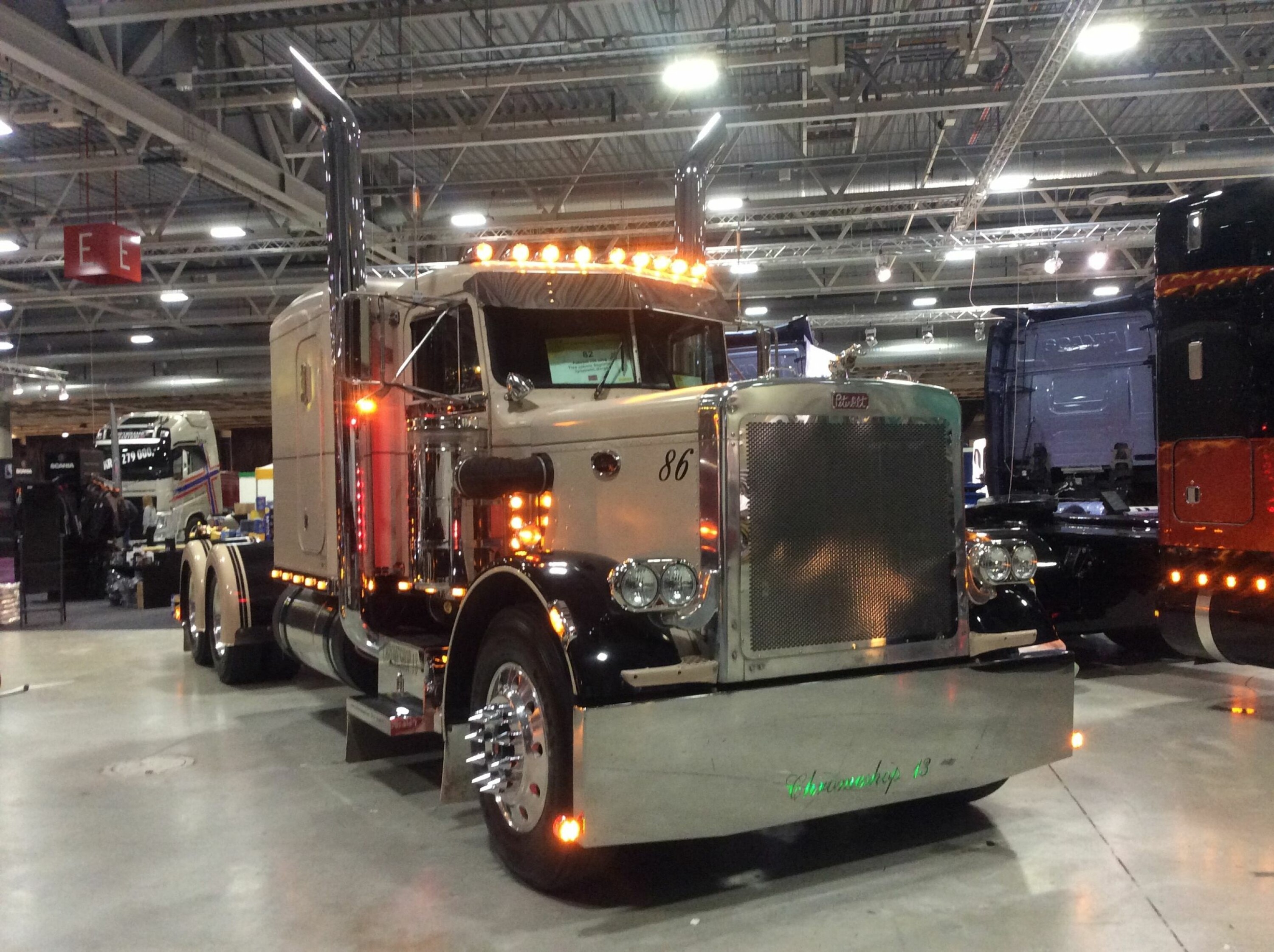 PETERBILT: Før Sties-Scaniaen hadde Sognelien en strøken Peterbilt 359.