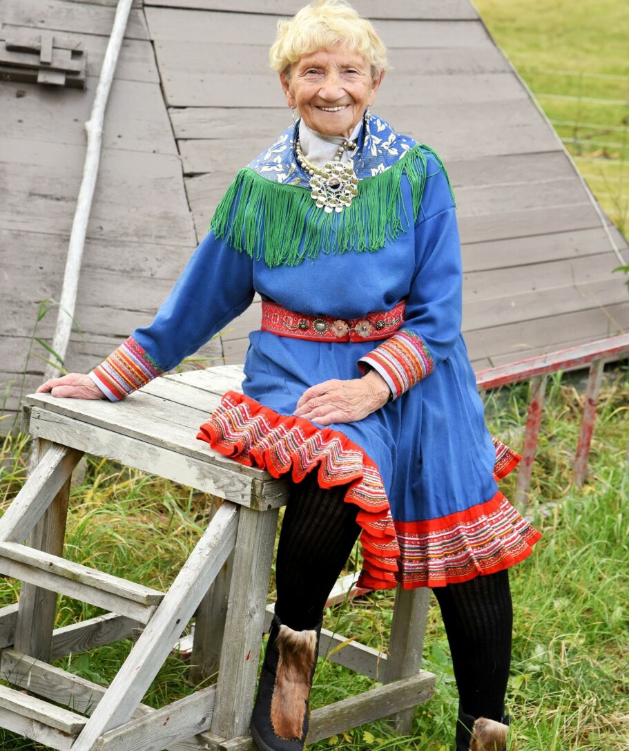 <b>ALLTID PEN:</b> Hver dag kler hun på seg en fin kofte og søljen hun fikk av sin mor. <b>ALLTID PEN:</b> Hver dag kler hun på seg en fin kofte og søljen hun fikk av sin mor.
