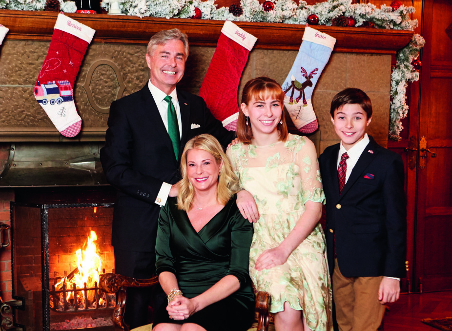 <b>JULELYKKE:</b> Ambassadør Kenneth Braithwait, hans kone Melissa og barna Grace og Harrison håper Santa kommer selv om de i år feirer julen i Norge.