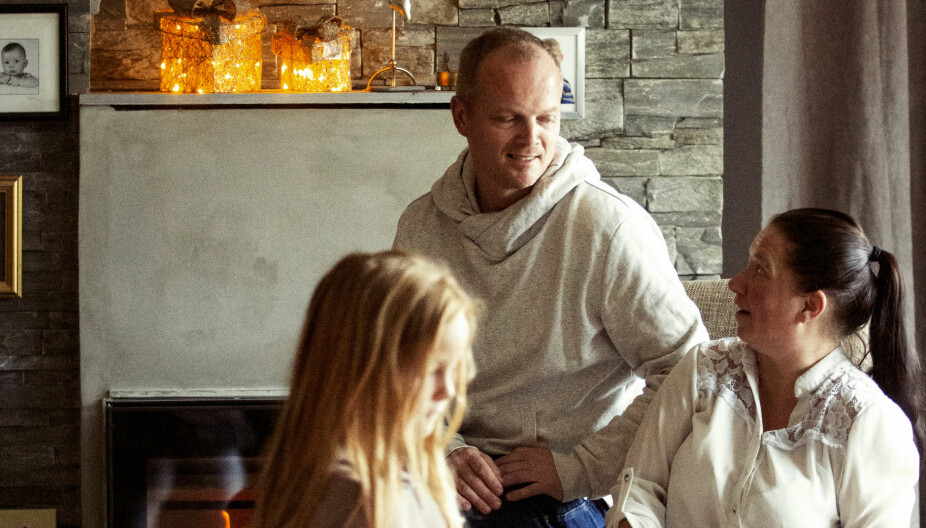 NYE PARTNERE: Når det går en kule varmt mellom Linn og Kent, hender det at Linns nye samboer, Geir, og Kents kjæreste, May Britt, rister på hodet og trekker seg unna til stormen er over. NYE PARTNERE: Når det går en kule varmt mellom Linn og Kent, hender det at Linns nye samboer, Geir, og Kents kjæreste, May Britt, rister på hodet og trekker seg unna til stormen er over.