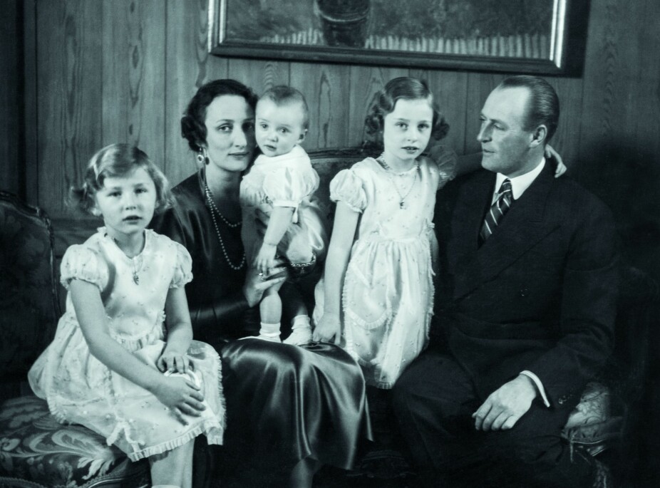 <b>NESTE GENERASJON: </b>Kong Olav gifter seg i 1929 med sin svenske kusine kronprinsesse Märtha. Paret får tre barn, prinsesse Ragnhild, prinsesse Astrid og kronprins Harald. Kronprinsesse Märtha dør av leverbetennelse i 1954 og blir aldri å bli dronning i Norge.