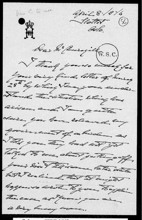 <b>EKSKLUSIVT:</b> Faksimilene viser kong Haakons håndskrevne invitasjon til Winston Churschill og Churchills første svar, der han takker ja. Begge brevene ble publisert i Vi Menn i 2018 for aller første gang .