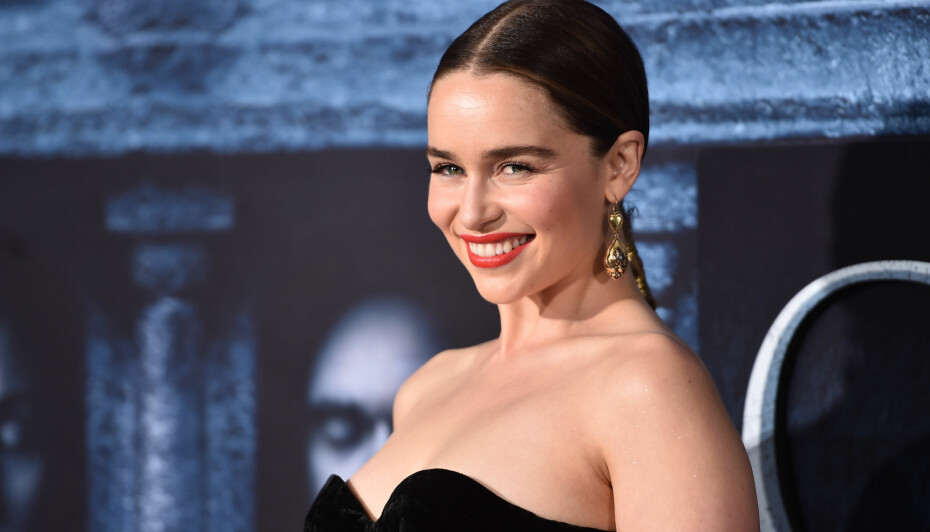 VISSTE HVA SOM SKJEDDE: Emilia Clarke forteller at hun visste hva hun ga opp da hun ble berømt, men innrømmer at hun savner å småprate med folk med vanlig anonymitet.