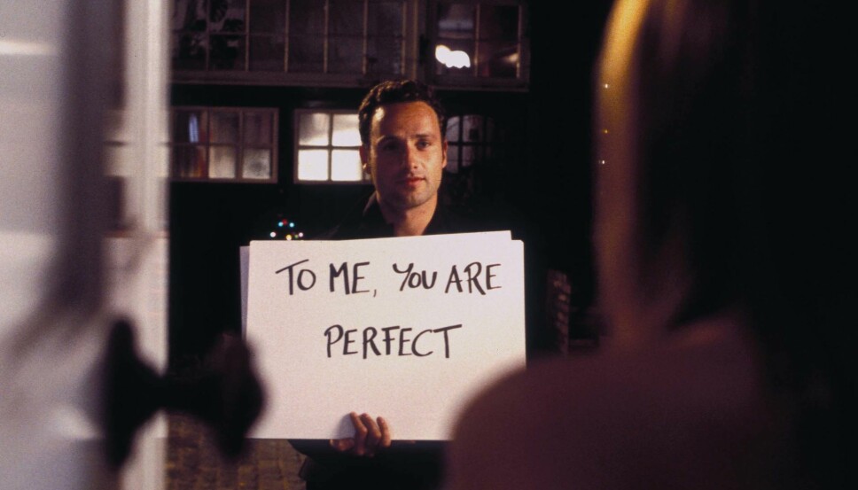 VISSTE DU? Andrew Lincoln skrev plakatene han viste frem til Keira Knightleys karakter i «Love Actually» selv.