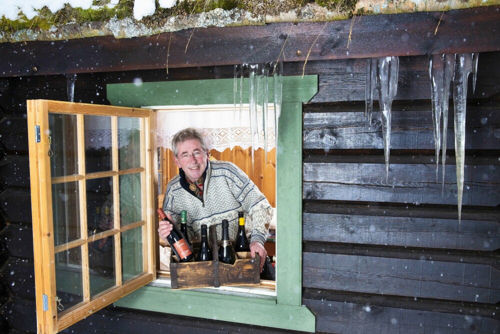 <b>PRIKKEN OVER I-EN:</b> På Vianvang ved foten av Jotunheimen har Arne Brimi en omfangsrik vinkjeller. Her gir han Her og Nås lesere sine beste vinanbefalinger til julematen.