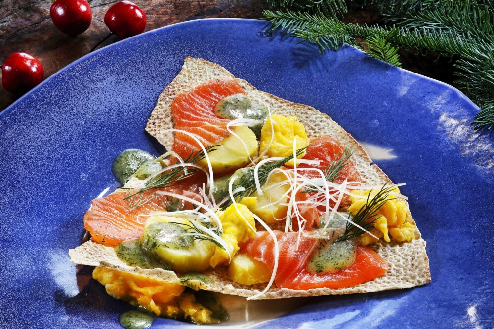 <b><BR/>KLASSIKER:</b> Gravlaks med eggerøre, dill og sennepsdressing serveres gjerne med godt, gammeldags flatbrød. Arne Brimi anbefaler å grave laksen selv for best mulig smak. <b><BR/>KLASSIKER:</b> Gravlaks med eggerøre, dill og sennepsdressing serveres gjerne med godt, gammeldags flatbrød. Arne Brimi anbefaler å grave laksen selv for best mulig smak.